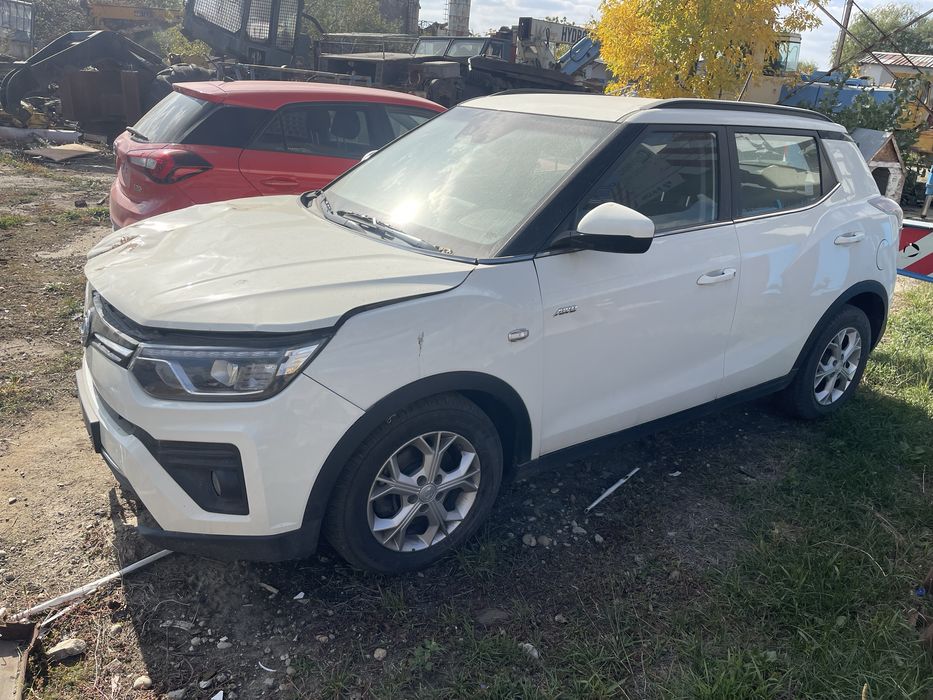 Ssangyong tivoli 4x4 automata avariat lovit, 60.000 km functionala