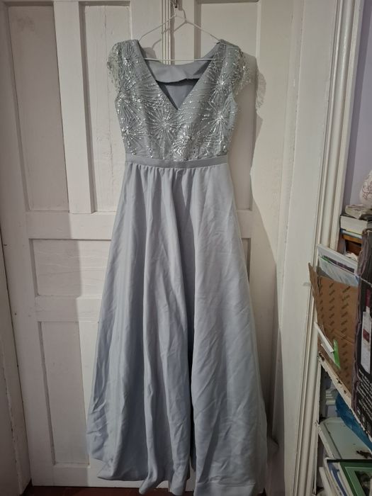 Toʻy uchun koʻylak sotiladi