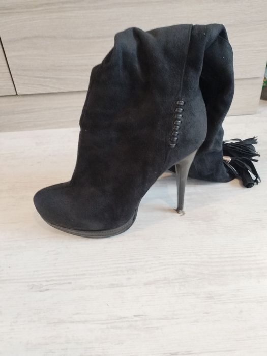 Обувки и ботуши.