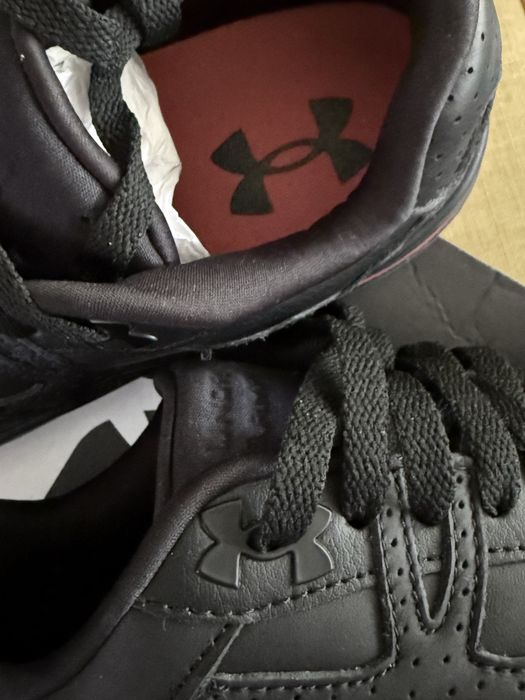 Vand adidasi Under Armour