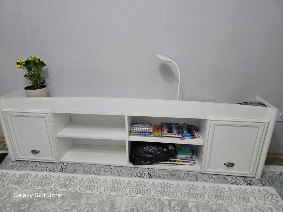 Книжная полка , белого цвета