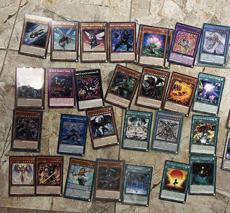 Yugioh carduri seturi difetite