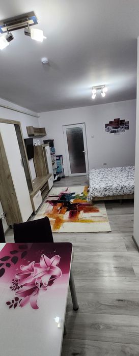 Închiriez garsonieră, Hipodrom, capătul lui 2, et 3