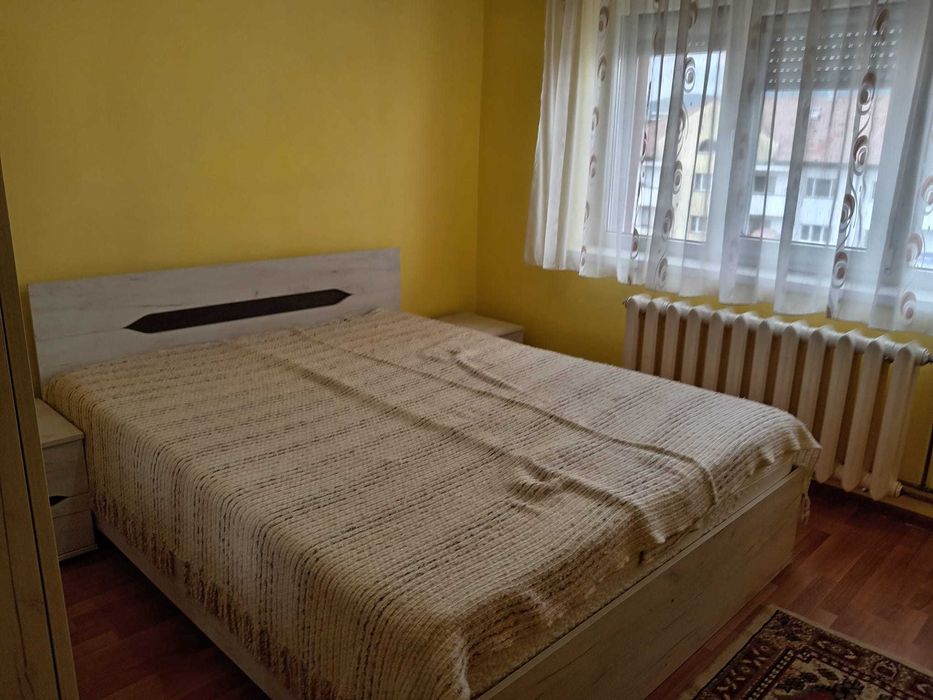 Inchiriez apartament cu 2 camere si loc de parcare