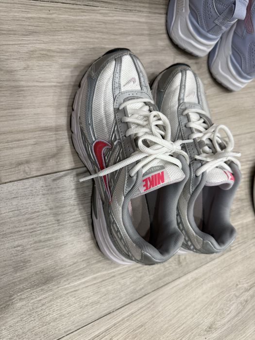 Маратонки Nike и Puma