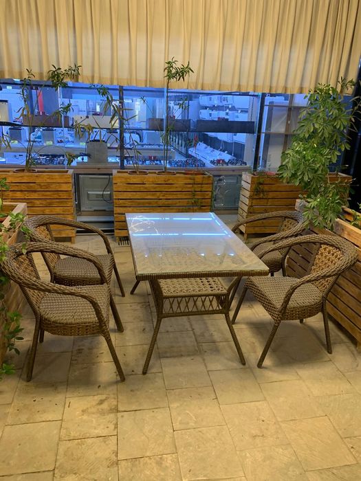 Продаётся стол стулья ротанг отличное состояние двинатцать штук