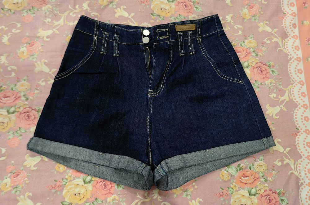 Продаются джинсовые шорты