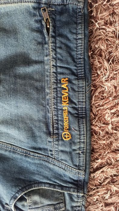 Vând blugi moto Trilobite