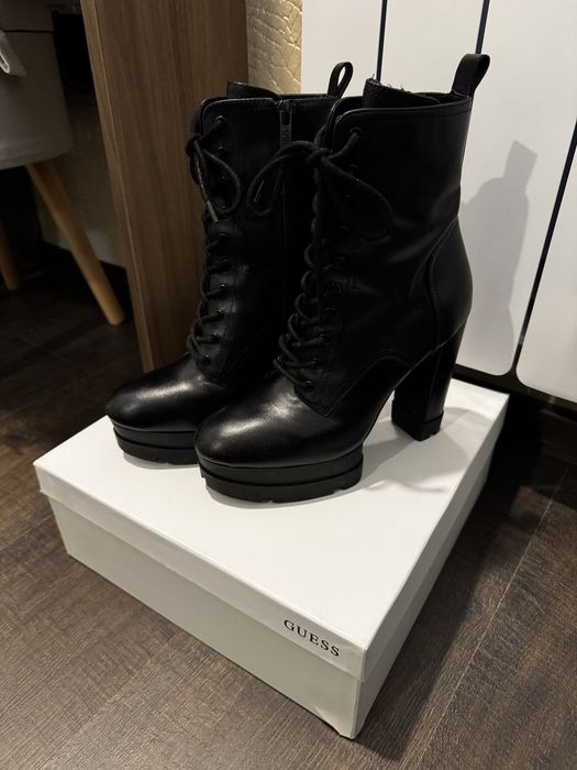 Дамски боти GUESS