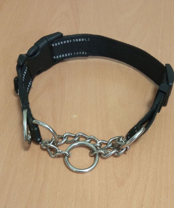 Zgarda ajustabila, noua din material textil rezistent,pentru câini