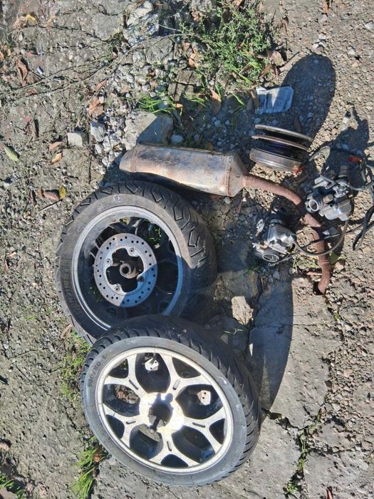 Продавам части за скутер