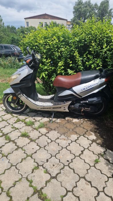 De inchiriat scuter 49 c pentru livrare