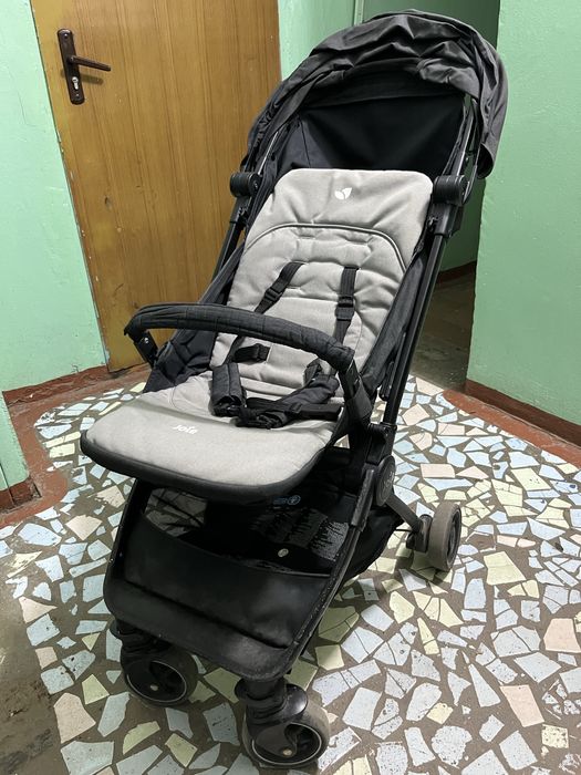 Продам детскую коляску на запчасти.