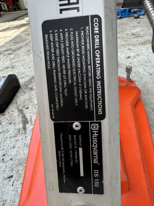 Masina de carotat Husqvarna cu pompa de apa pe baterii
