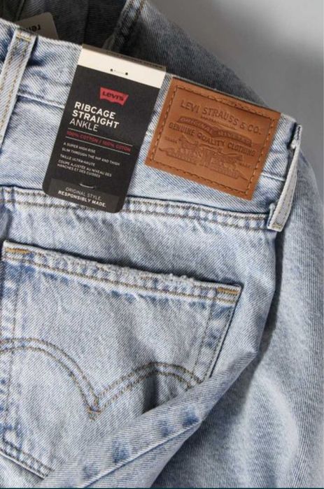ЧИСТО НОВИ с етикет Levi’s 100% ПАМУК прави дънки, висока талия