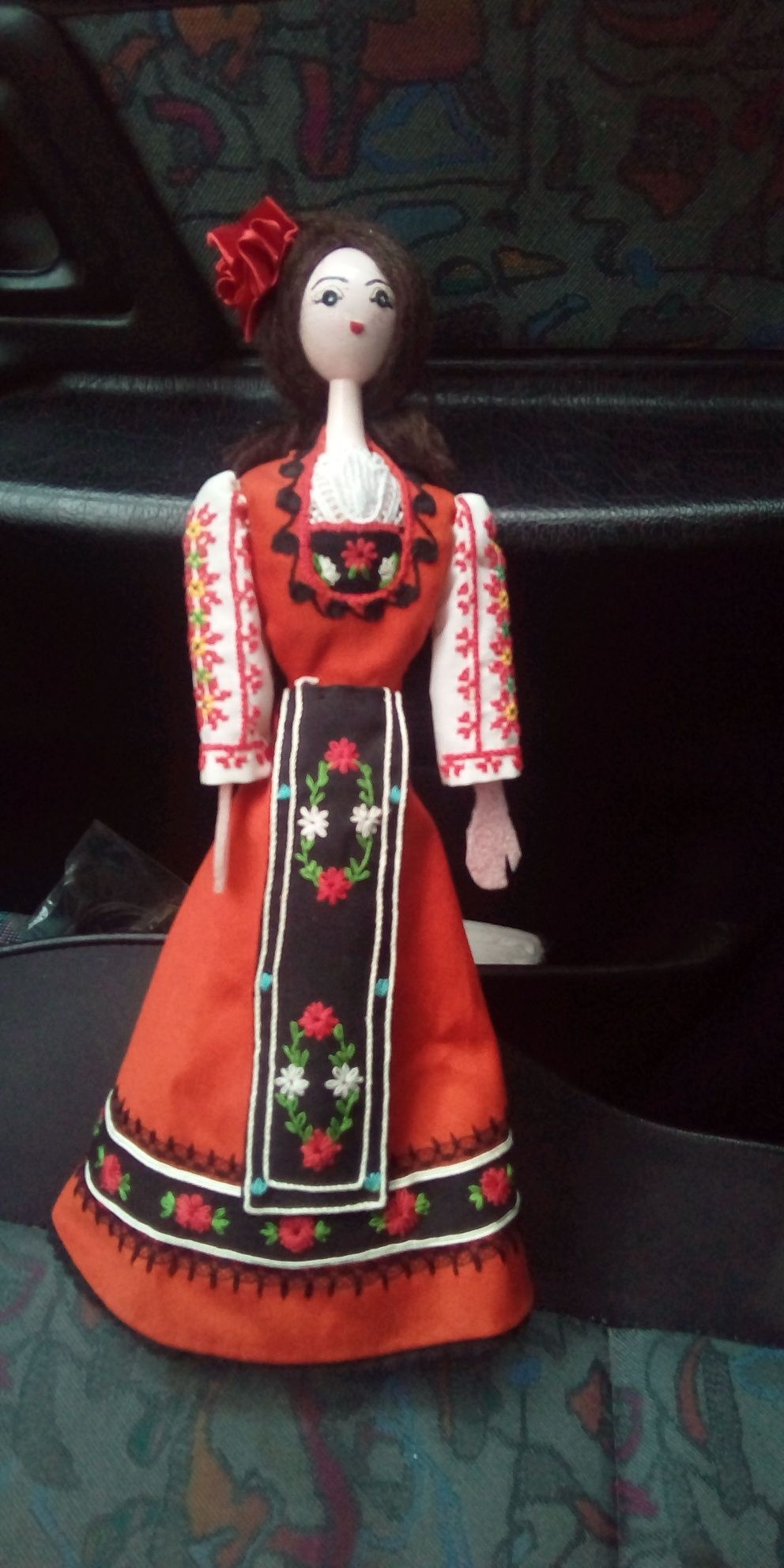 Продавам бг. Носия на кукла от сливенския край от 19в.