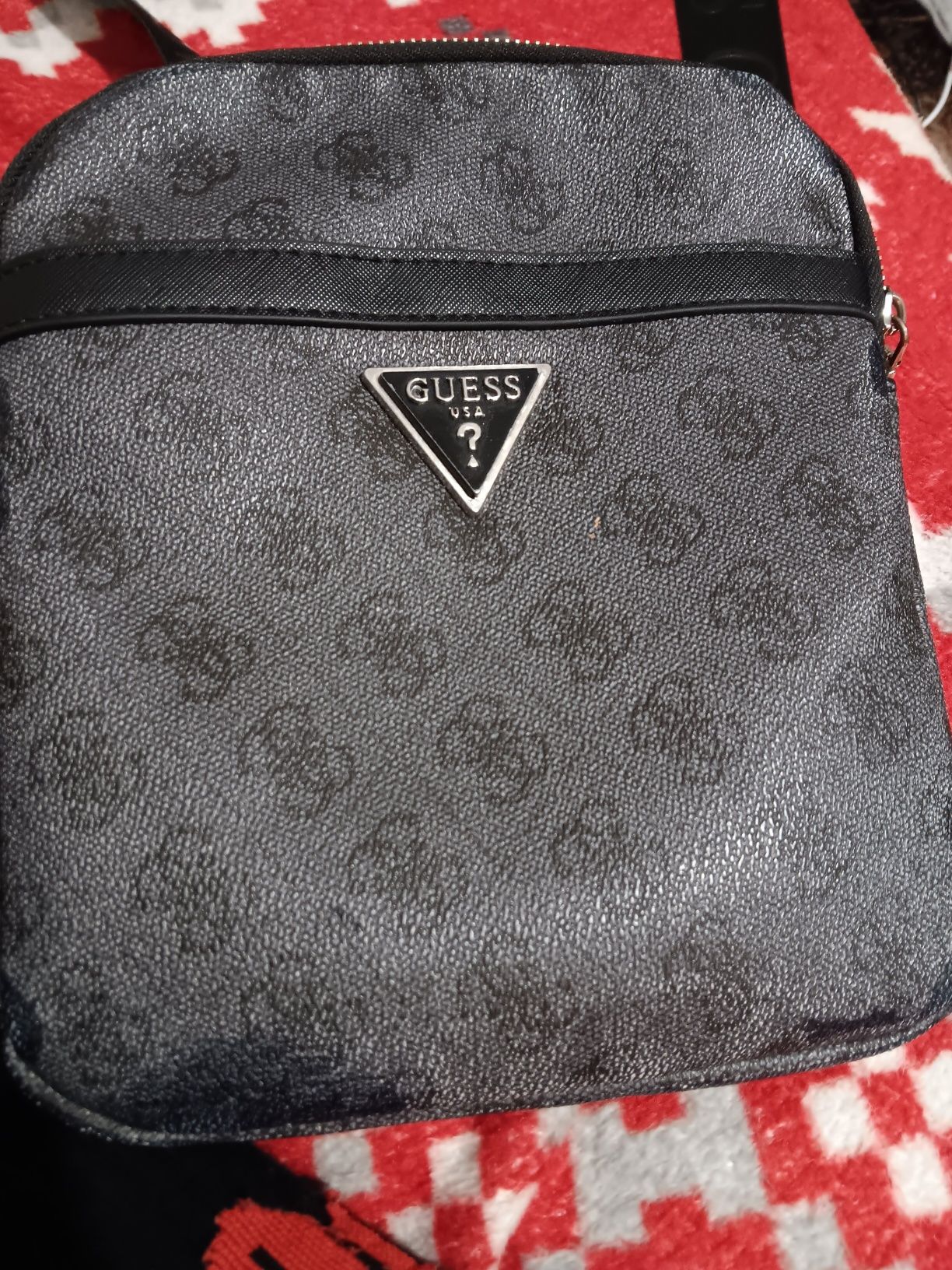 Чантичка на GUESS