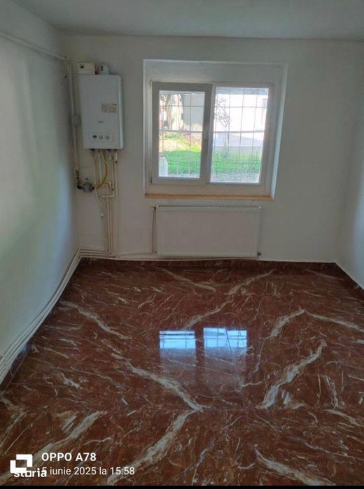 Camera camin transf in garsoniera, recent renovata cu centrala termica