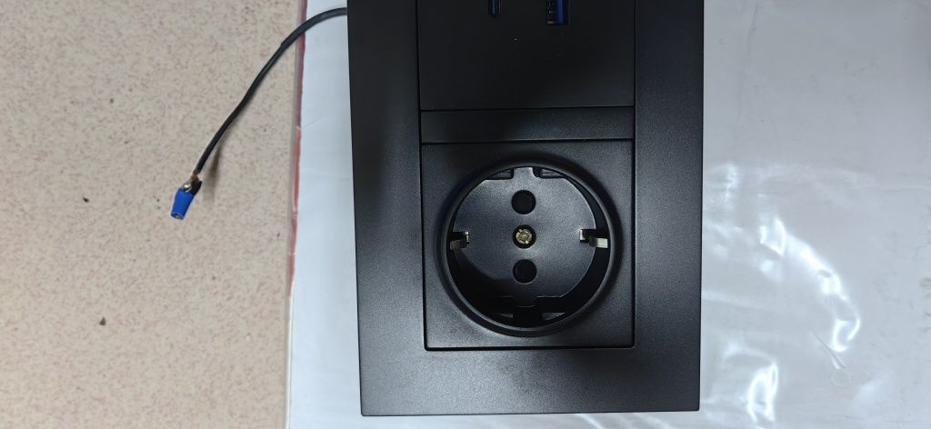 Контакт +ключ и конзоли USB