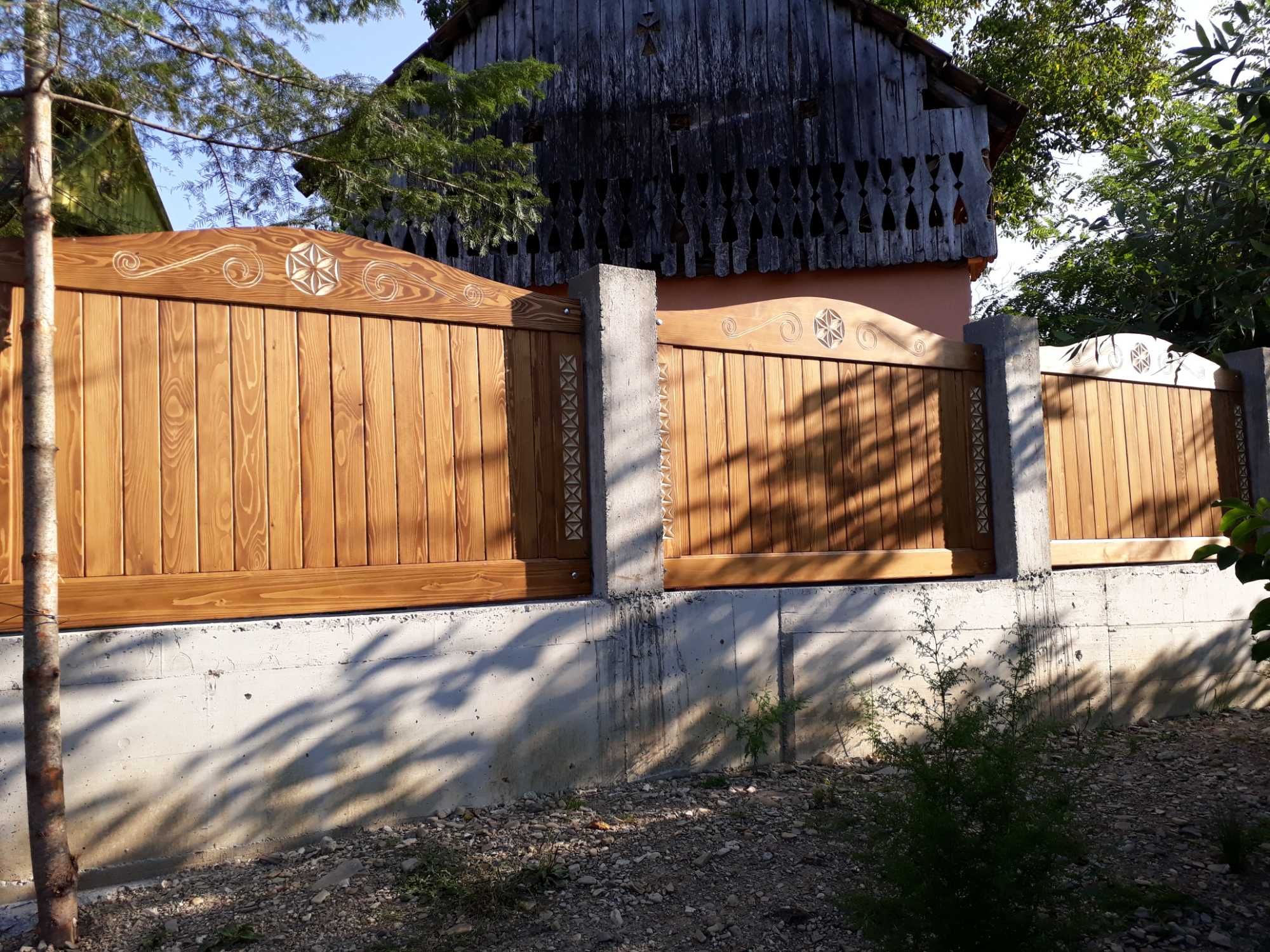 Gard din lemn  ,panouri de gard