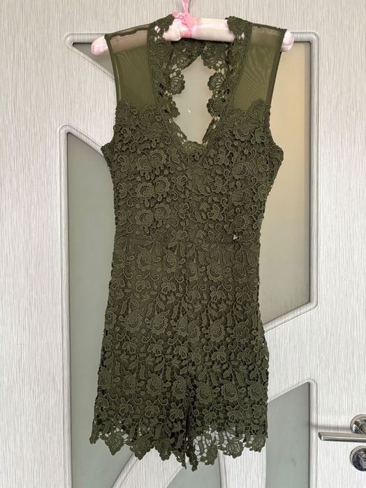 Елегантни рокли и гащеризон Guess и др.