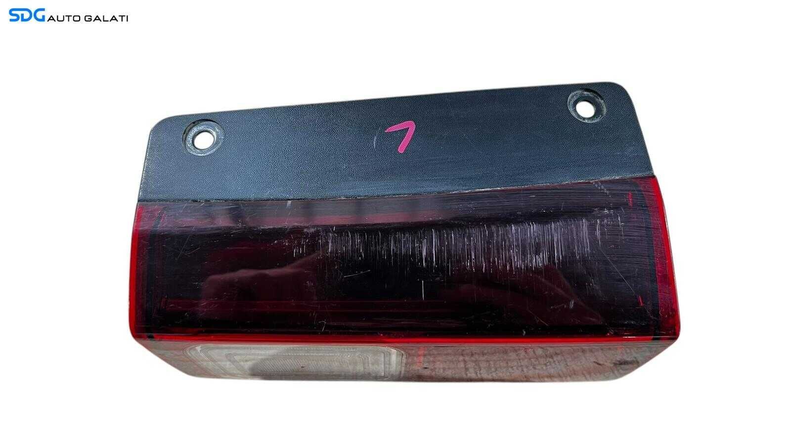 Stop Lampa Tripla Ceata Marsarier Mers Inapoi Stanga de pe Spoiler Bara Spate Opel Vivaro 2014 - 2019 Cod 93867971 265542955R [L5352]