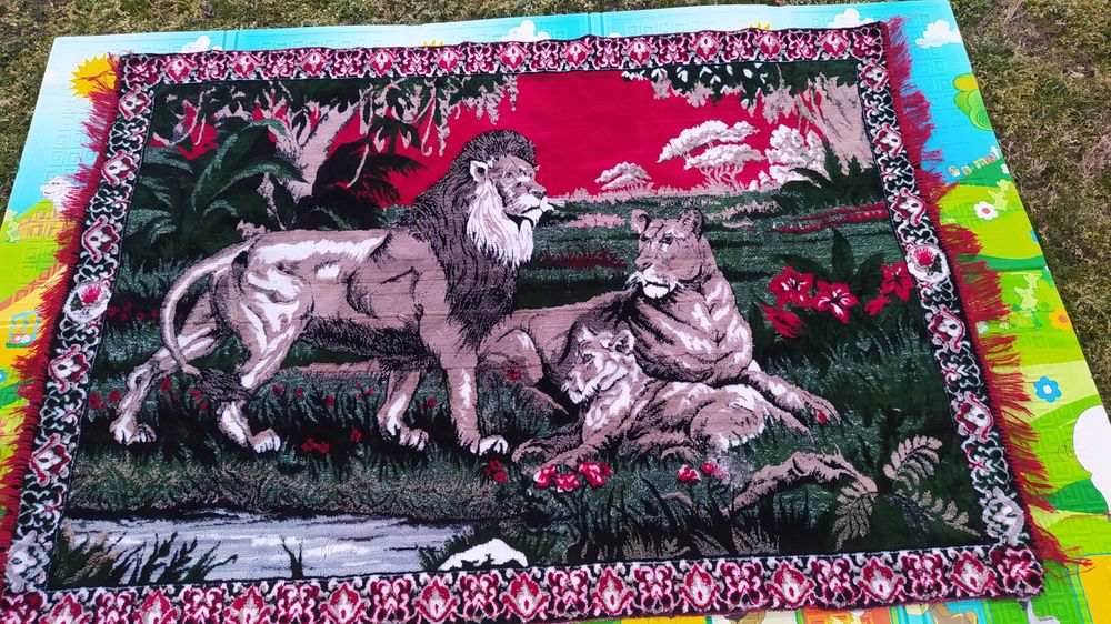 Vand carpeta cu "Cu Lei" veche (in stare noua)