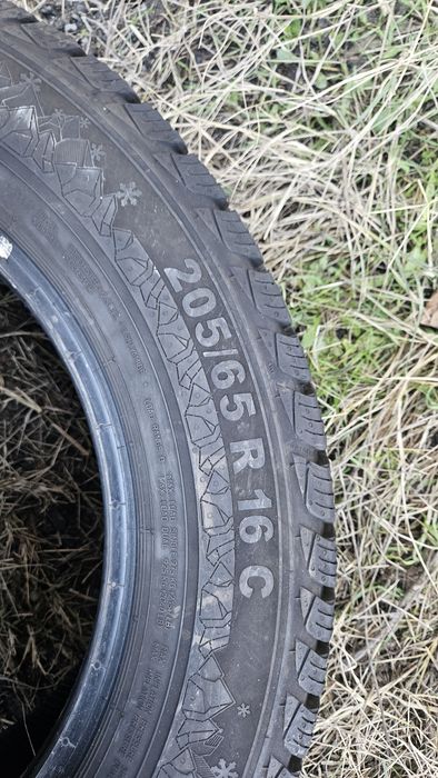 2бр като нови гуми 205 65 16 дот 24 семперит