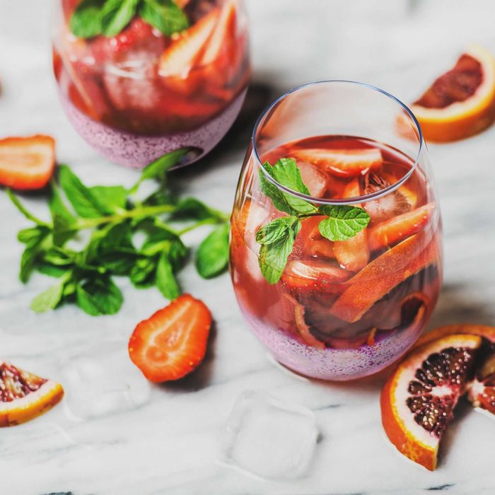 Set de 2 pahare de vin fara picior capacitate 500 ml fiecare roz