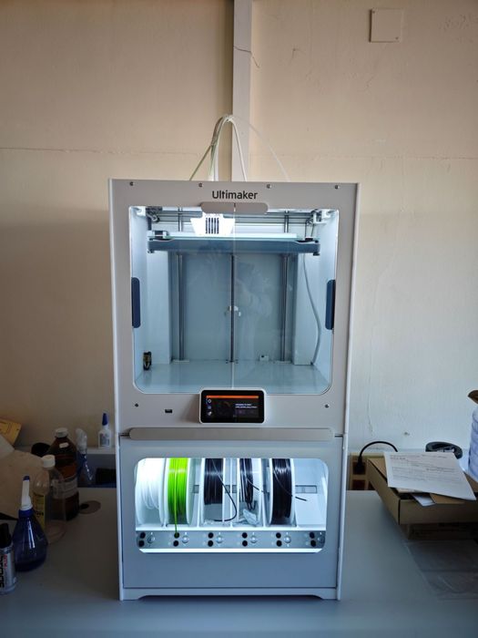 3D FDM принтер ULTIMAKER S5 заедно със Material Station