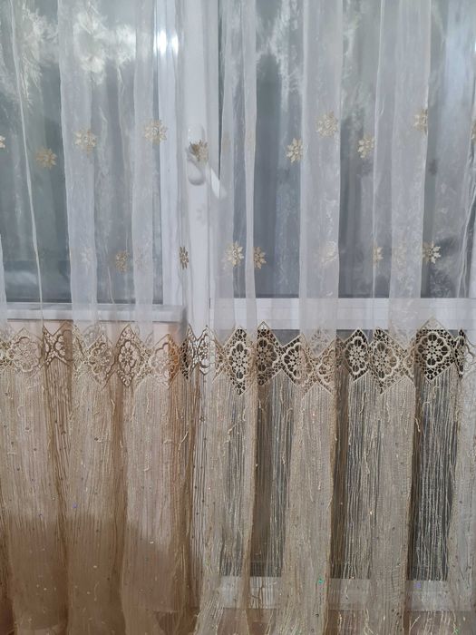 Тънко перде с бродерия