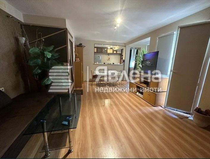 Дава се под наем Тристаен апартамент в Варна, Спортна зала - 112 кв.м за 750 € - Снимка #2
