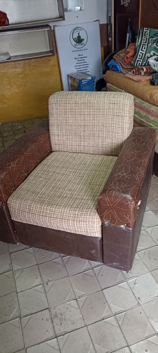 Диван и кресло продам дешево.