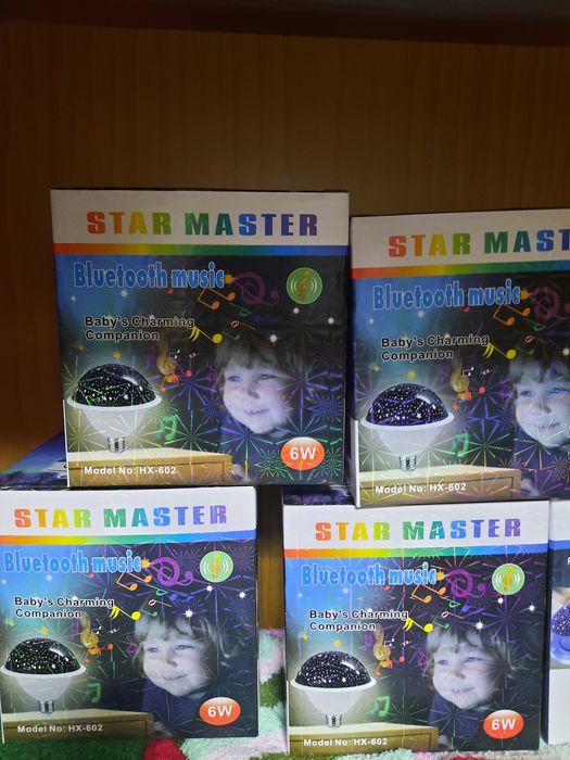 Veioza cu joc de lumini și Bluetooth