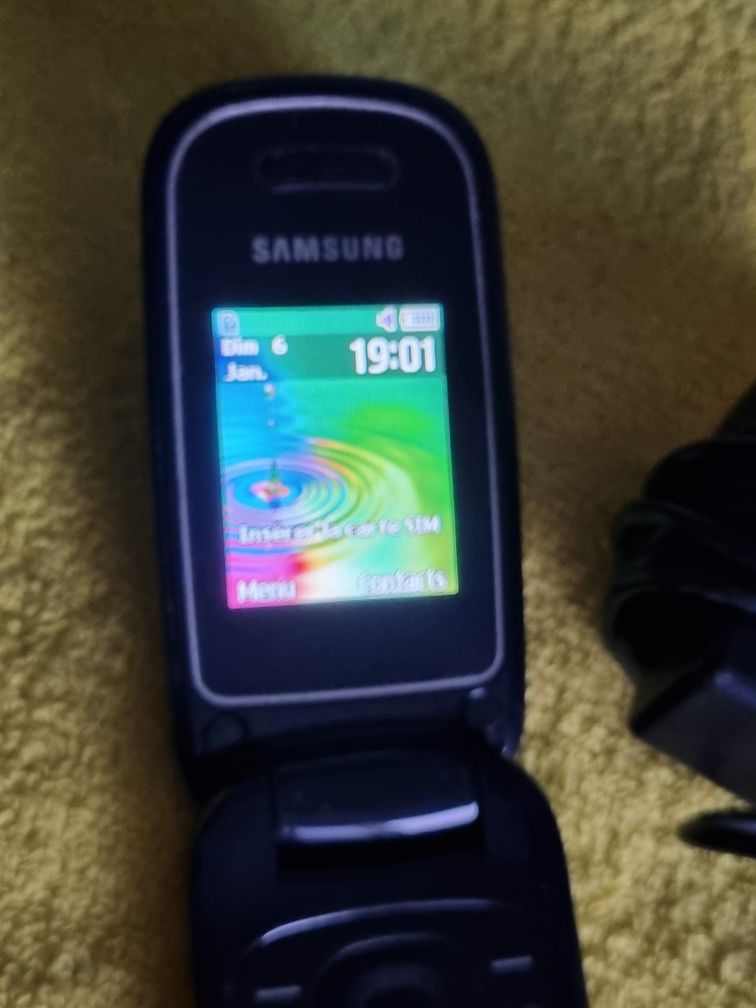 Telefon cu clapeta Samsung cu incarcator original
