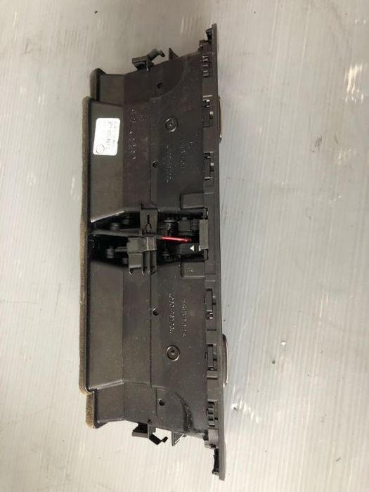 grila aer bord centrala audi a4 b8