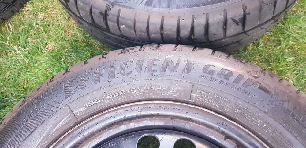 Vând 4 cauciucuri de vara + rezerva