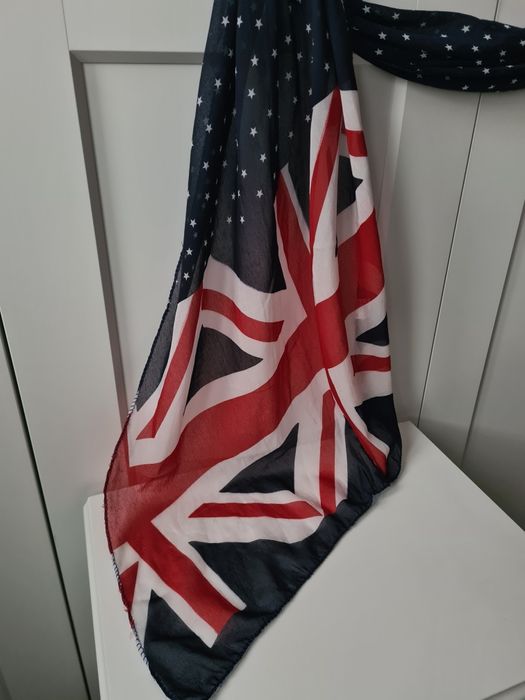 Дамски шал с британското знаме