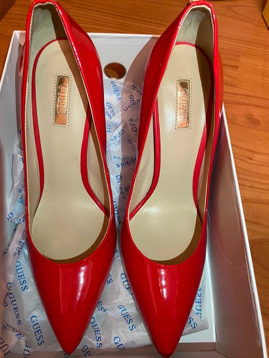 Pantofi rosii cu toc Guess marime 39