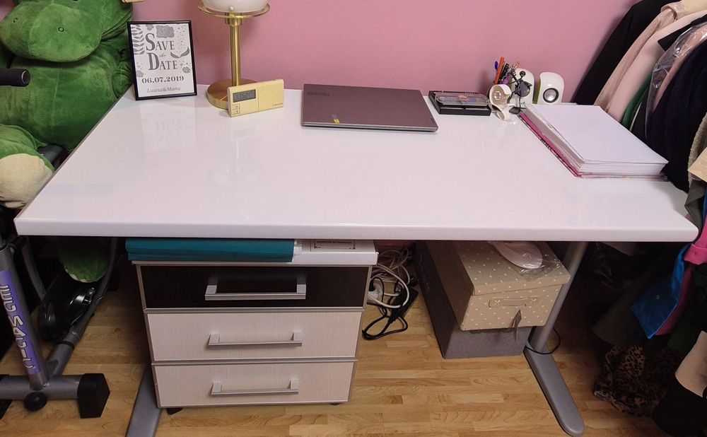 Birou și scaun ergonomic bonus