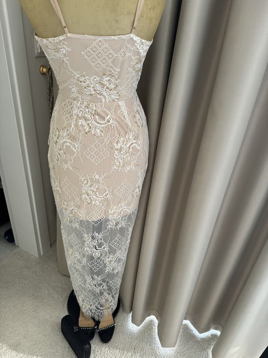 Елегантна дантелена рокля S размер екрю