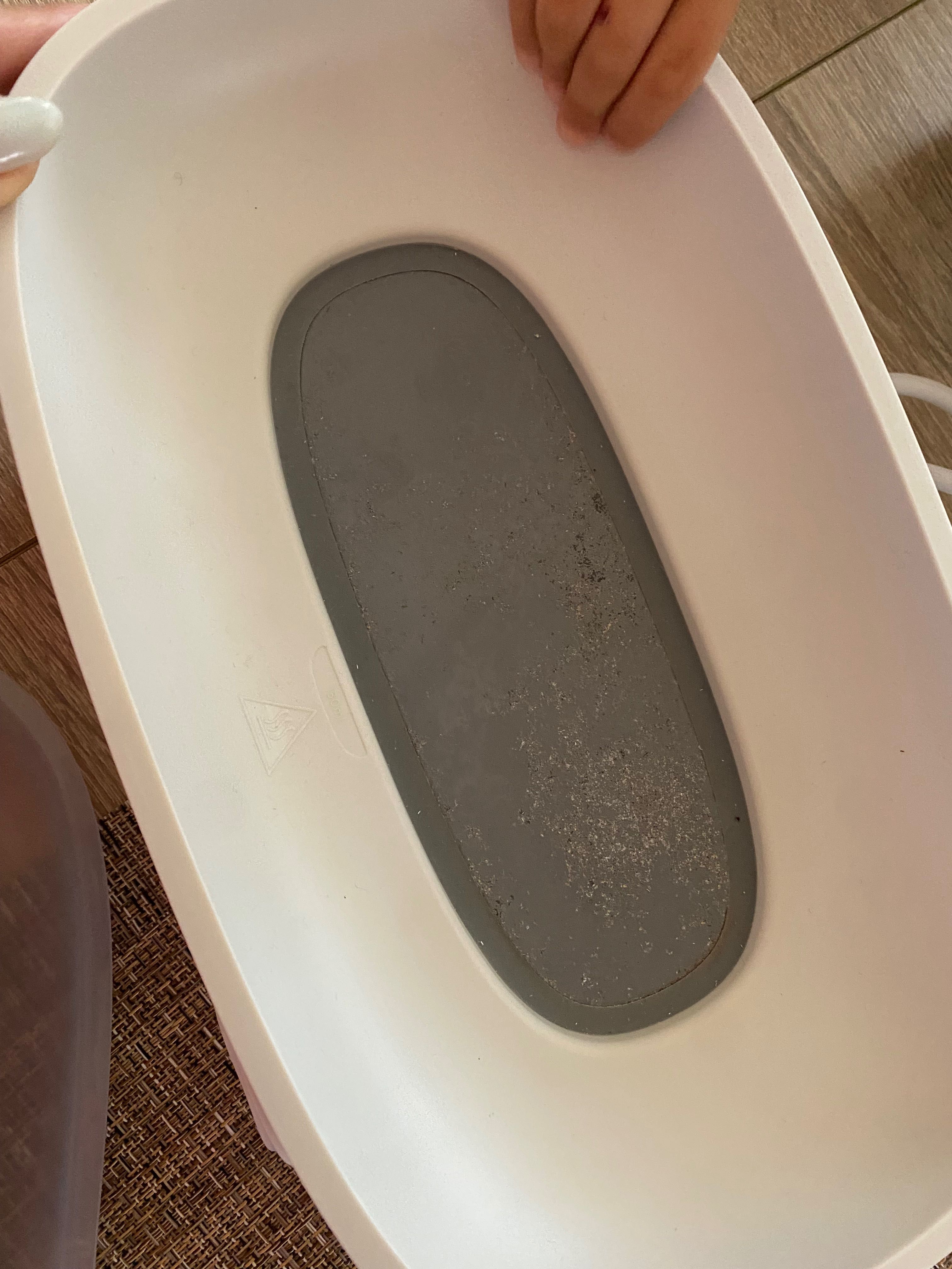 Стерилизатор Philips Avent с гаранция до края на годината.