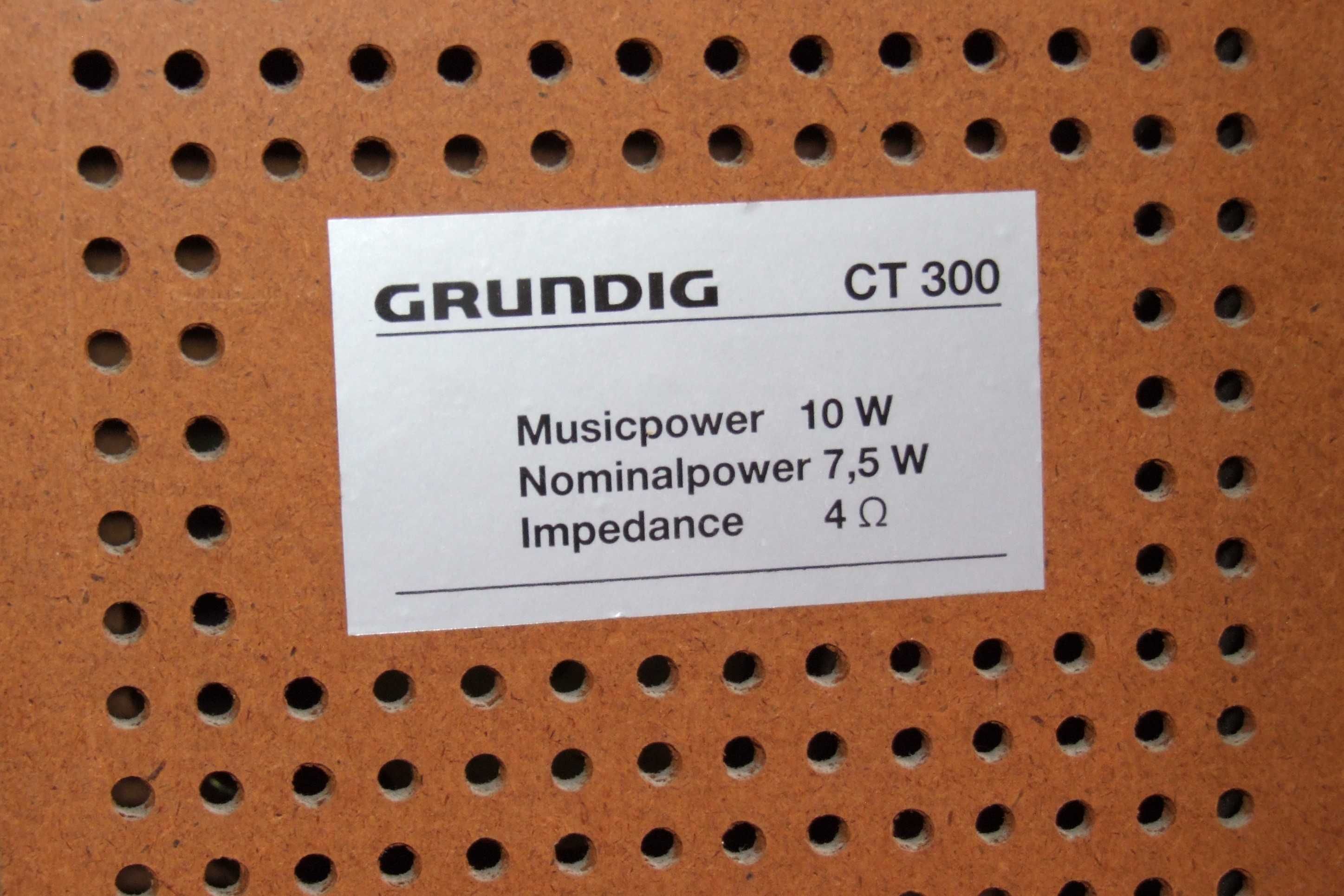 Sistem audio GRUNDIG: dublu casetofon, CD player, egalizor, tuner boxe