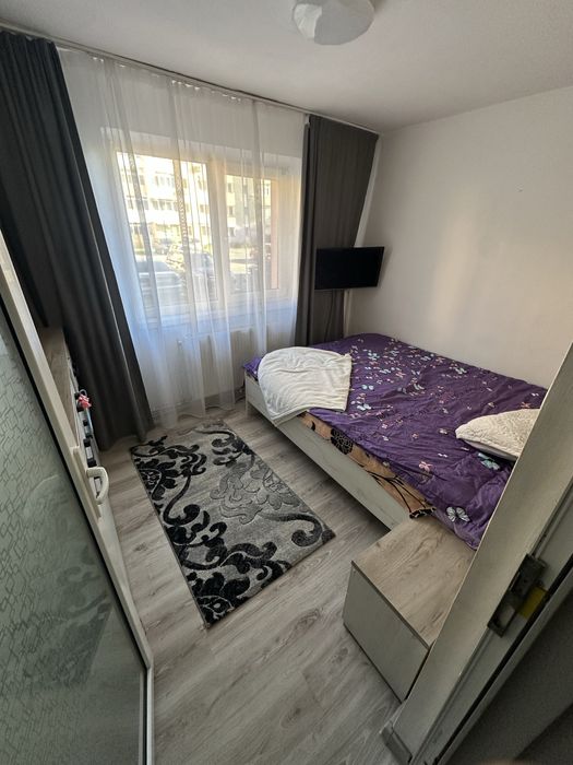 Inchiriez apartament cu 3 camere ! Aproape de mall !