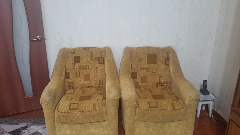 Два кресла в дар
