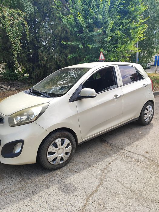Автоинструктор,көлік жүргізуді үйретуші,