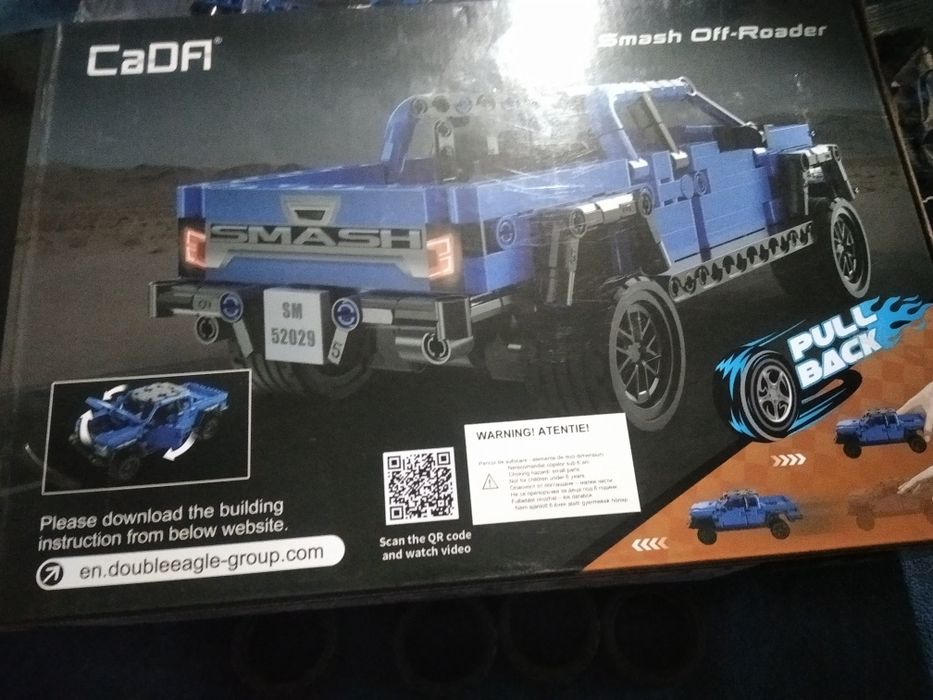 Продавам детска кола за сглабяне лего