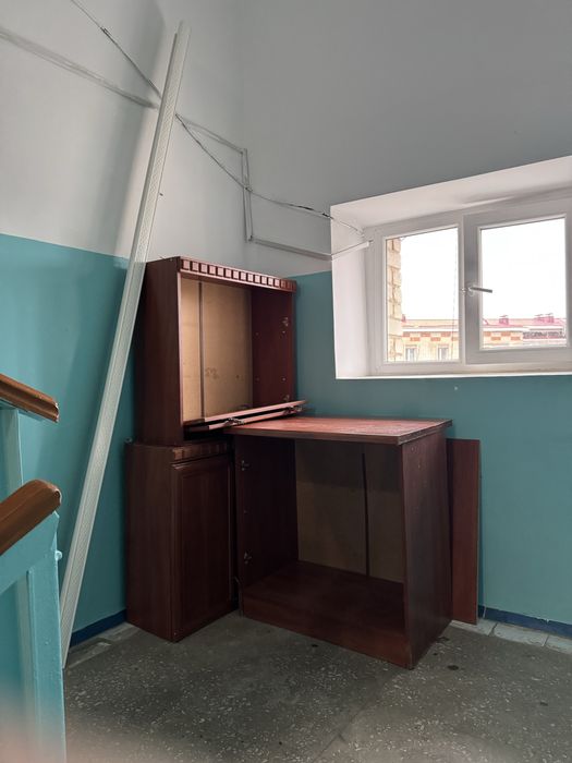 ОТДАМ ДАРОМ не большой кухонный гарнитур, гардина