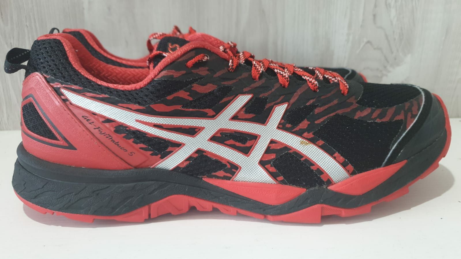 Asics Fujitrabuco 5 Black Vermilion mărime 44.5