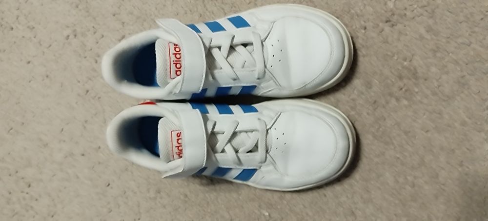Pantofi sport marca Adidas